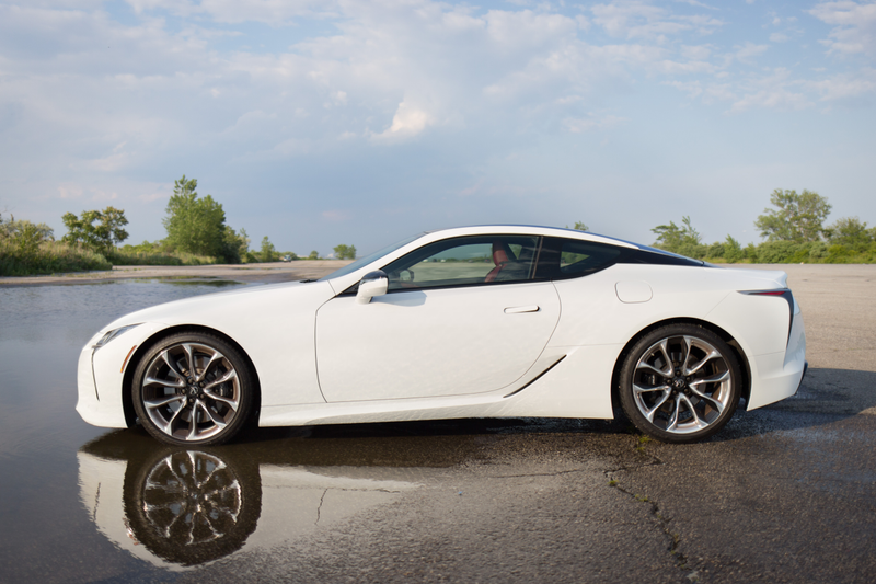 Illustration for article titled The 2018 Lexus LC 500 Is A V8 Spaceship That Doesn't Care About Today's Car Trends